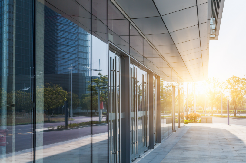 Façade rideau : les avantages de la performance thermique